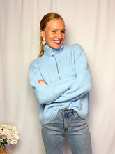 Afbeelding in Gallery-weergave laden, Zipped Up Sweater - blue
