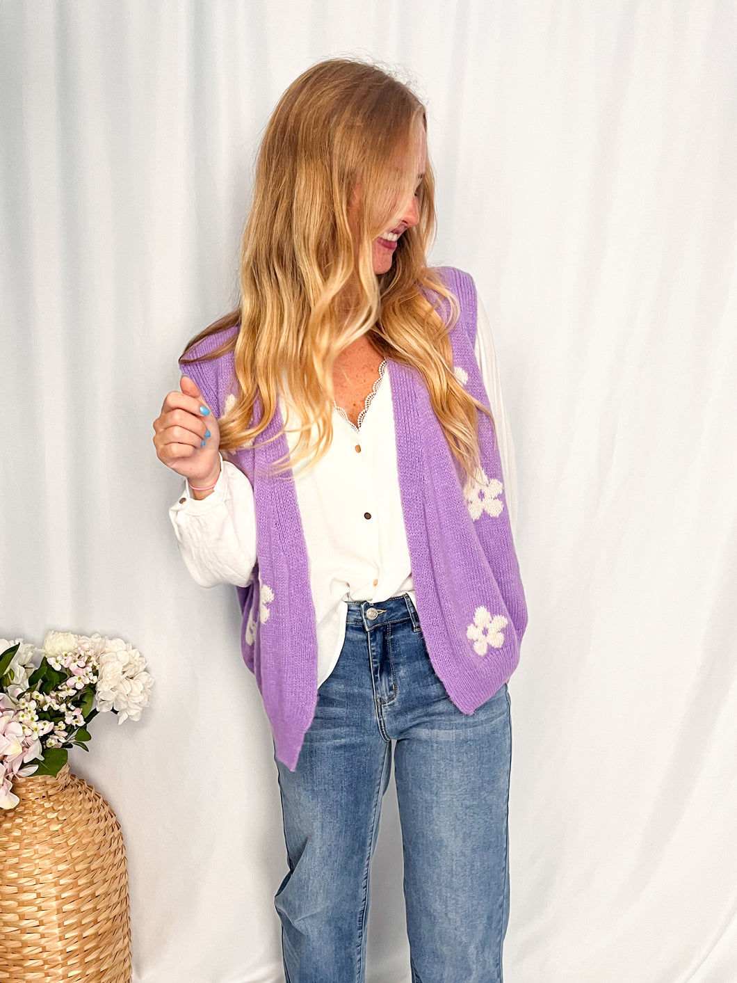 Knitted Flower Vest - lila