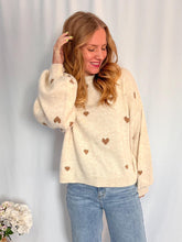 Afbeelding in Gallery-weergave laden, Cozy Heart Sweater - cream
