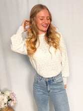 Afbeelding in Gallery-weergave laden, Classic Lace Blouse - white
