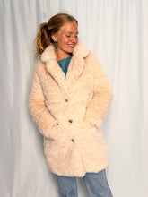 Afbeelding in Gallery-weergave laden, Faux Fur Coat - offwhite
