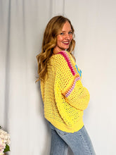 Afbeelding in Gallery-weergave laden, Knitted Daisy Sweater - yellow
