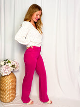 Afbeelding in Gallery-weergave laden, Full Length Flared Jeans - fuchsia
