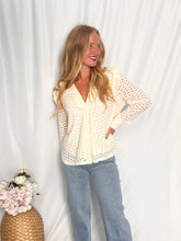 Afbeelding in Gallery-weergave laden, Cozy Hearts Blouse - off white

