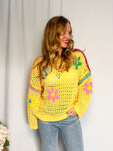 Afbeelding in Gallery-weergave laden, Knitted Daisy Sweater - yellow

