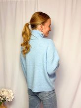 Afbeelding in Gallery-weergave laden, Zipped Up Sweater - blue
