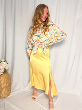 Afbeelding in Gallery-weergave laden, Buttoned Satin Skirt - yellow
