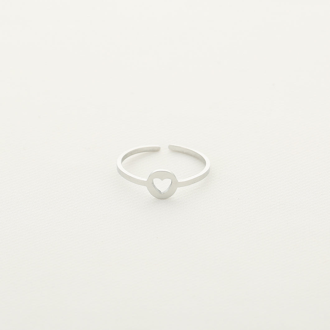 Minimalistic Heart Ring - silver