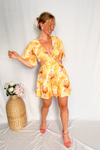 Afbeelding in Gallery-weergave laden, Floral Cut Out Dress - yellow
