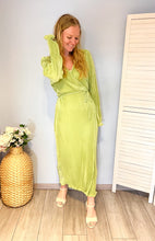 Afbeelding in Gallery-weergave laden, Pleated Maxi Dress -lime green
